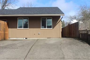 Main picture of 1757 NE Thomas St