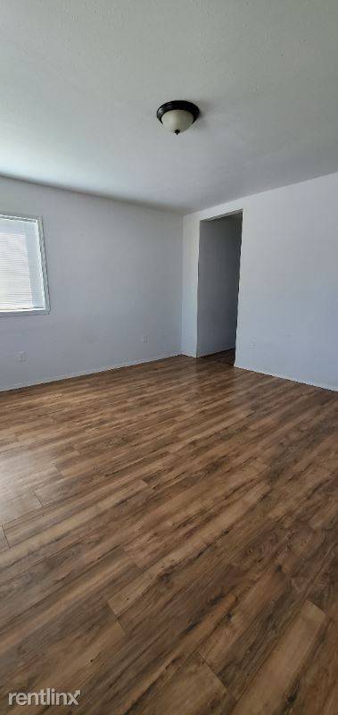Main picture of 219 N Rock St
