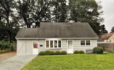 Main picture of 117 Burke St