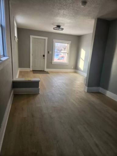 Main picture of 833 Edgewater Ave