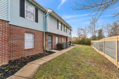 Main picture of 3271 E Mound St
