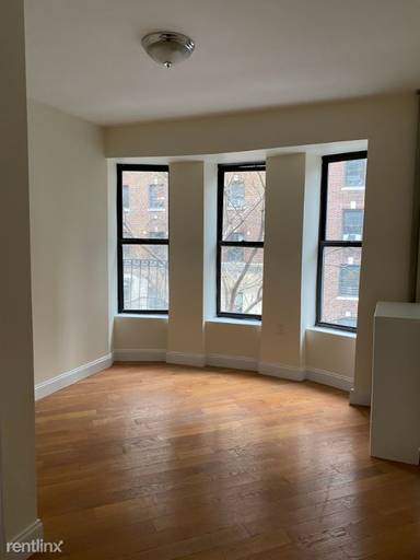 Main picture of 231 E 12th St