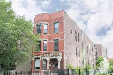 Main picture of 933 W Fletcher St