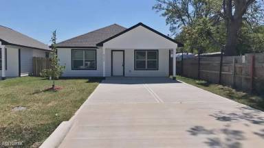 Main picture of 8146 Jeffery St