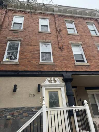 Main picture of 716 N 48th St