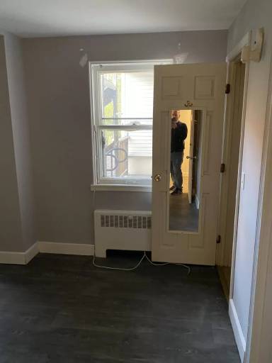 Main picture of 648 Pleasant St