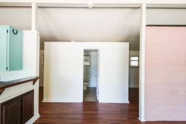 Main picture of 2401 De Soto Dr