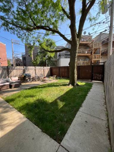 Main picture of 1320 N Wicker Park Ave