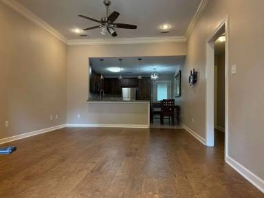 Main picture of 415 S Shady Ln