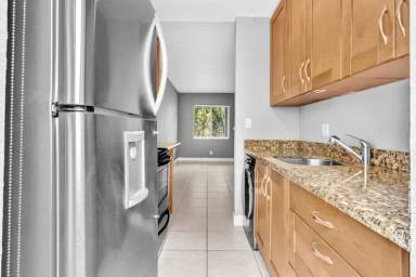 Main picture of 2643 NE 8th Ave