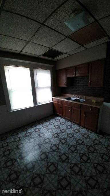 Main picture of 27 Hunt Ave