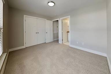 Main picture of 406 W Mill Dr