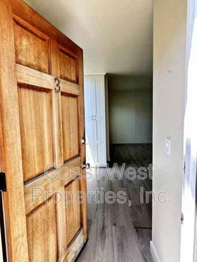 Main picture of 4046 Crown Point Drive