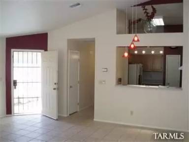 Main picture of 1360 N Culpepper Ave
