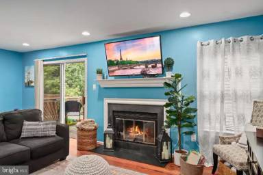 Main picture of 10391 College Sq