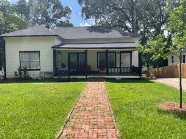 Main picture of 1915 Browns Mill Rd SE