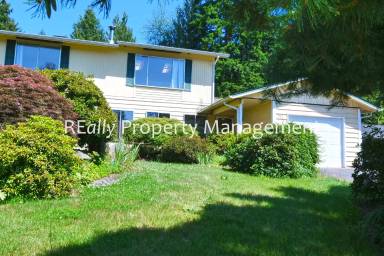 Main picture of 511 NE Conifer Dr