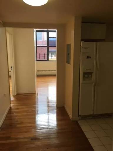 Main picture of 220 Straight St