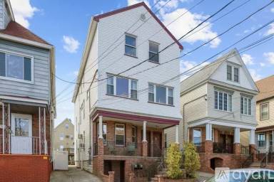 Main picture of 84 W 56th St