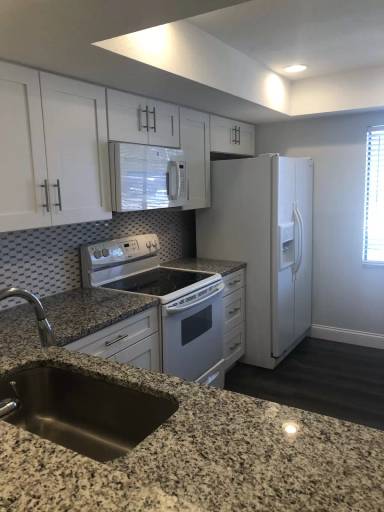 Main picture of 122 Lakeview Way