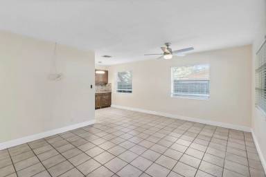 Main picture of 827 SW 30th St