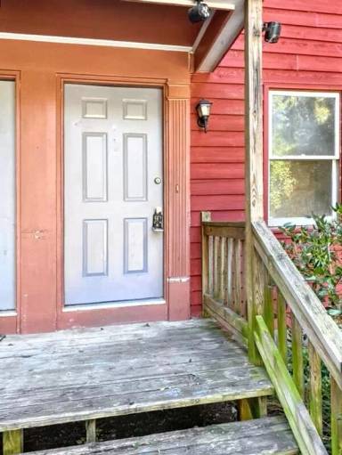 Main picture of 532 Neck O Land Rd