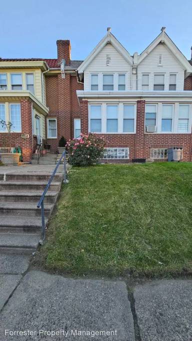 Main picture of 156 W Chew Ave