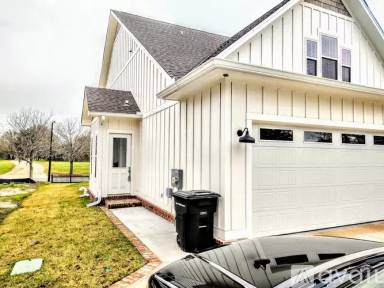 Main picture of 4072 Biltmore Ave