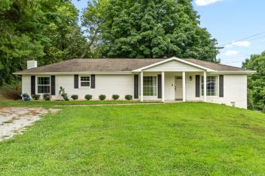 Main picture of 370 Rossview Rd
