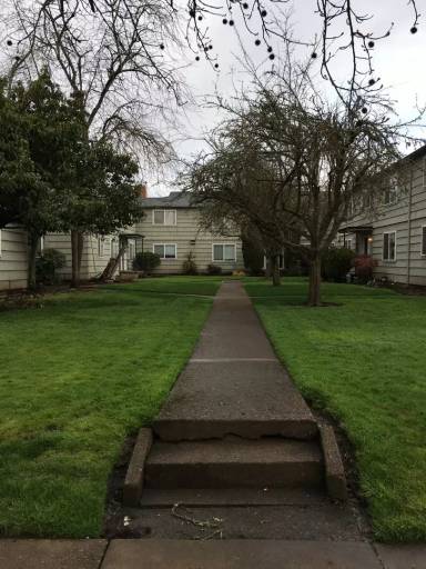Main picture of 1881 High St