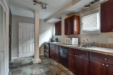 Main picture of 866 Moreland Ave SE