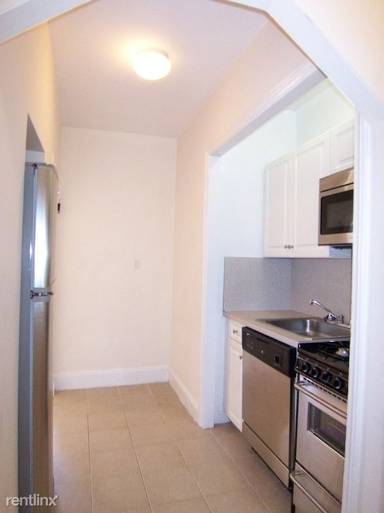 Main picture of 465 W 51st St