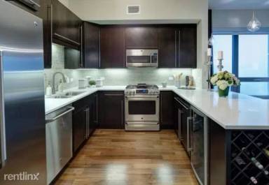 Main picture of 436 N Clark St