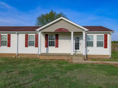 Main picture of 140 Meadows Ln