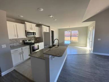 Main picture of 802 SW Cabriolet St