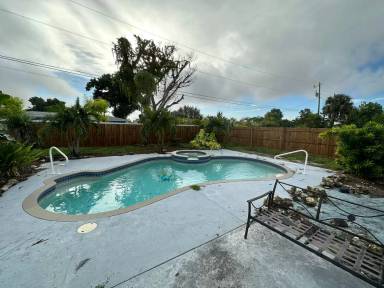 Main picture of 2719 SE 16th Pl