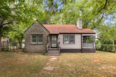 Main picture of 900 W Sunshine St