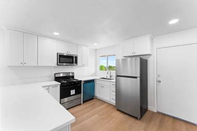 Main picture of 1635 W Civic Center Dr