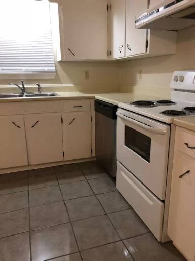 Main picture of 727 W Silver Dr