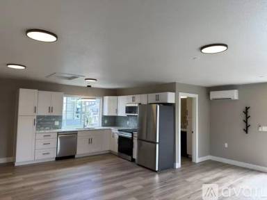 Main picture of 219 S 1st Ave