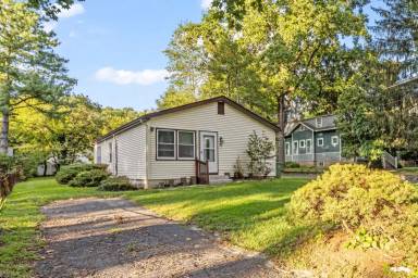 Main picture of 520 Clover Ave