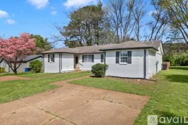 Main picture of 715 Castle Dr