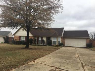 Main picture of 1080 Parkview Cir N