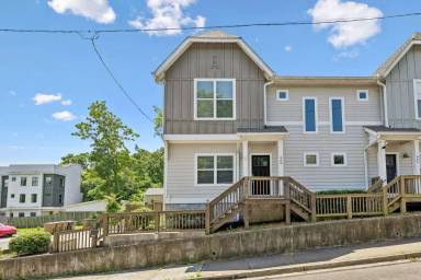 Main picture of 906 Smiley St