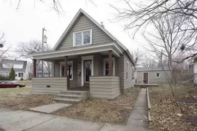 Main picture of 894 23rd Ave SE