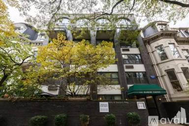 Main picture of 1446 N Dearborn St