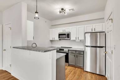Main picture of 2400 Steeplechase Blvd