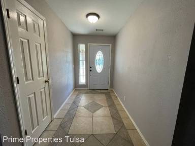 Main picture of 5224 S Poplar Ave