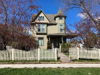 Main picture of 1601 Baxter Ave