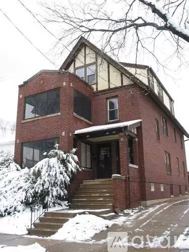 Main picture of 908 E Dayton St